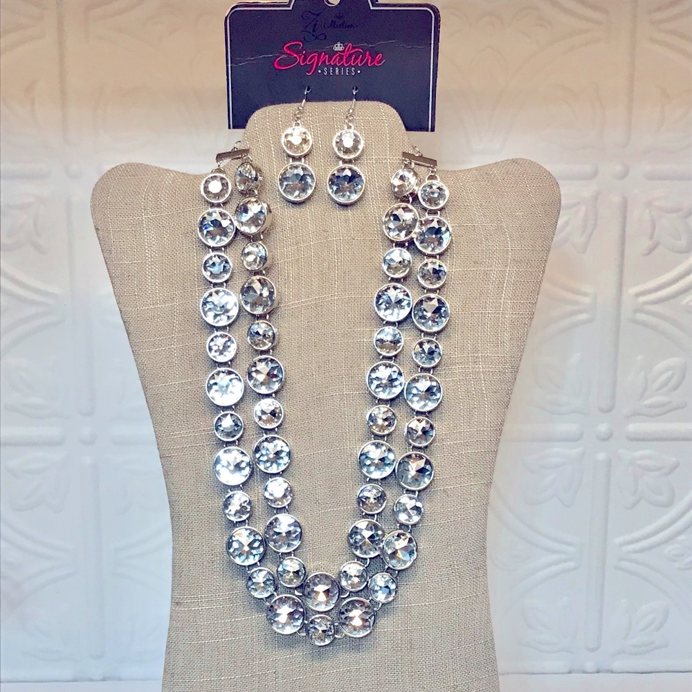 Paparazzi -The Natasha-Signature Zi Collection Piece